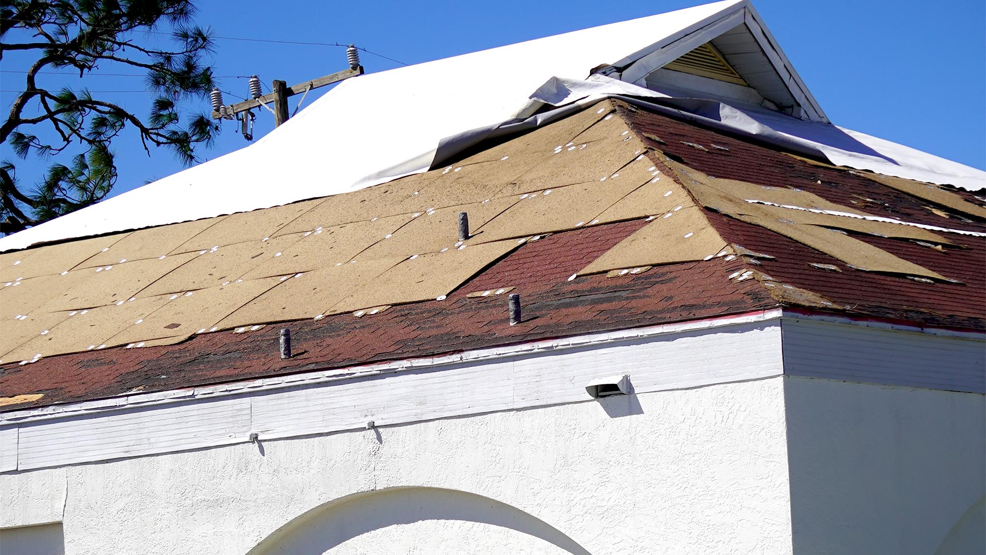 Hurricane Ian damages roof and commercial property